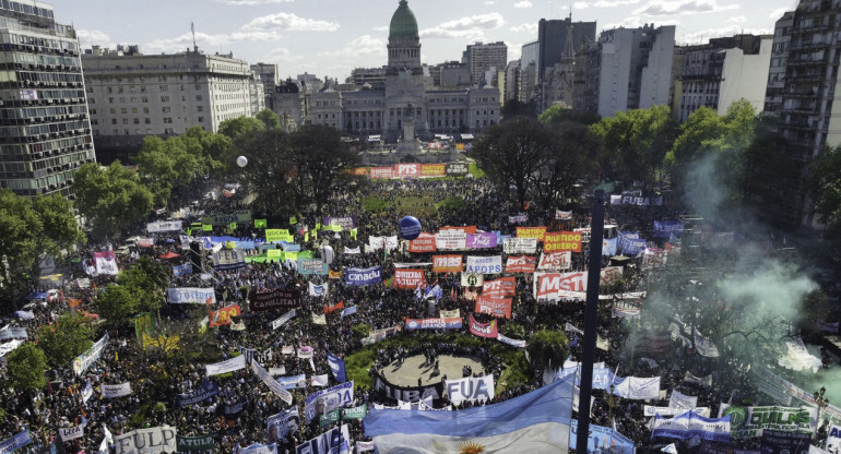 Marcha universitaria en el Congreso. Foto: NA