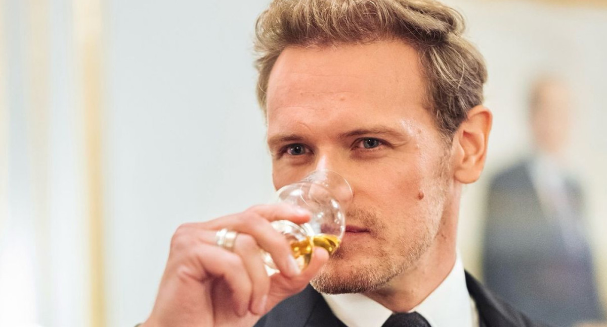 Sam Heughan de Outlander tiene su propio whisky. Foto: Instagram.