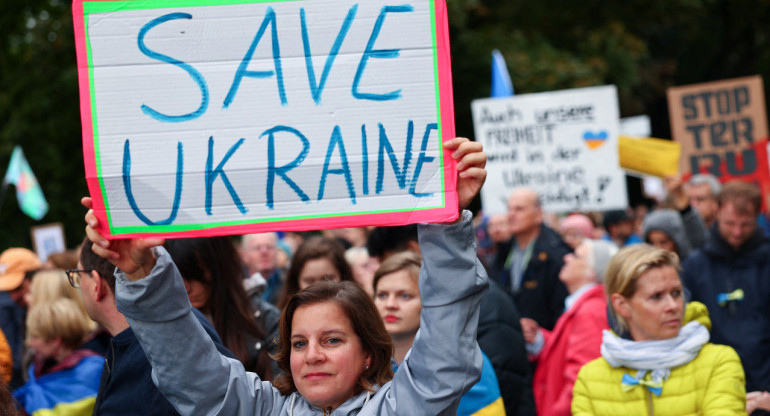 Protestas a favor de Ucrania. Foto: Reuters.