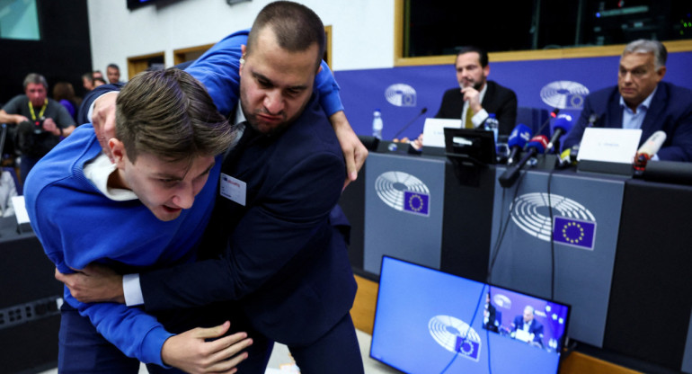 Intento de agresión contra Viktor Orbán, primer ministro de Hungría. Foto: Reuters.