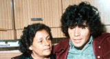 Diego Maradona junto a su madre Doña Tota. Foto: X @Juezcentral.