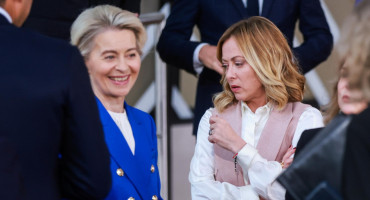 Ursula von der Leyen y Giorgia Meloni. Foto: EFE.