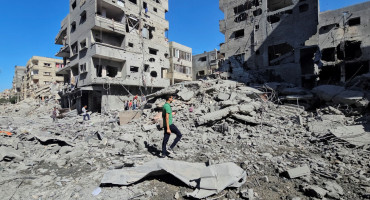 La destrucción de un complejo residencial en Beit Lahia, norte de Gaza. Foto: Reuters.