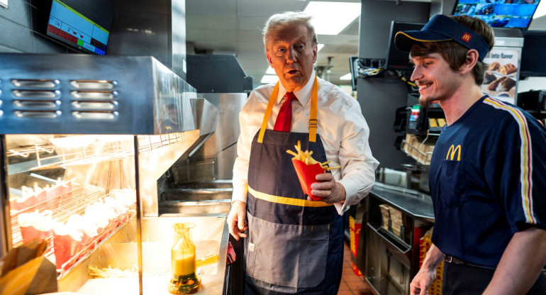 Donald Trump en un restaurante reconocido de comidas rápidas. Foto: Reuters.