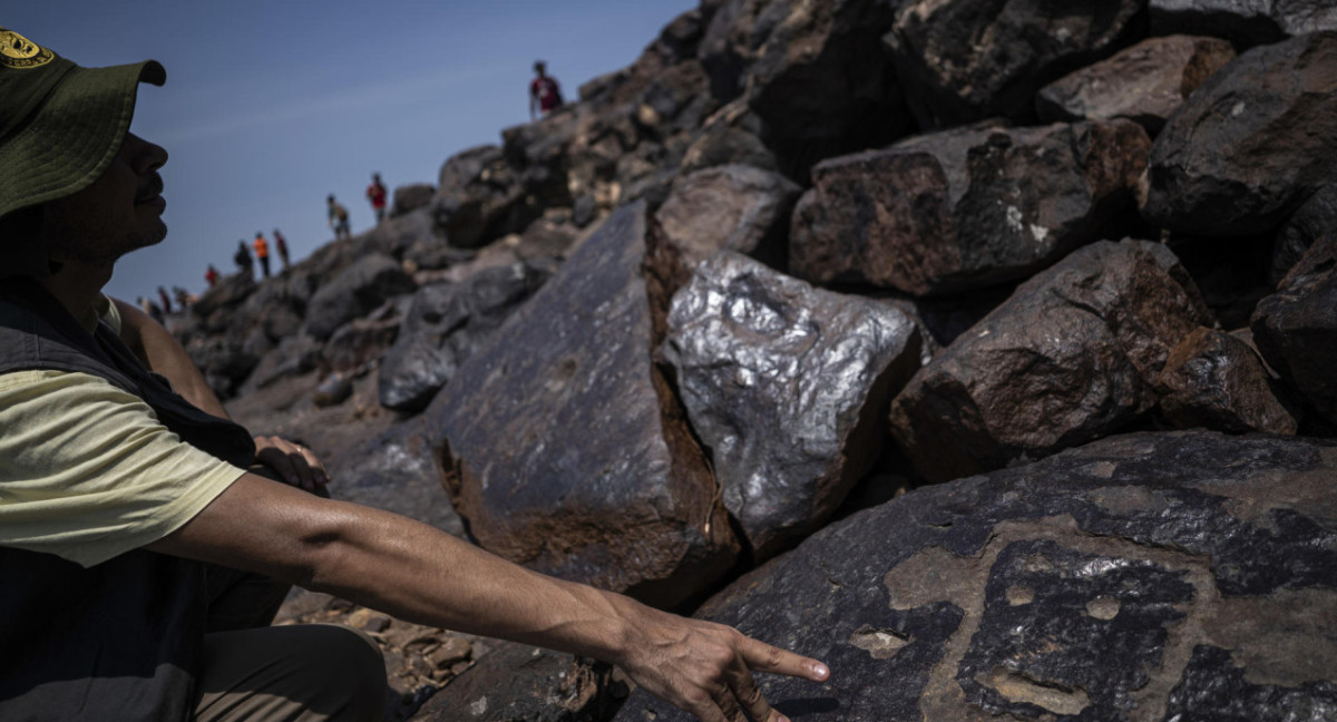 La extrema sequía que sufre la Amazonía brasileña ha vuelto a revelar grabados rupestres milenarios. Foto: EFE.