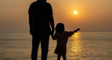 Silueta, padre e hija. Foto: Pexels.