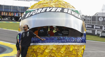 Lewis Hamilton, al volante del McLaren MP4 de Senna en Sao Paulo. Foto: EFE.