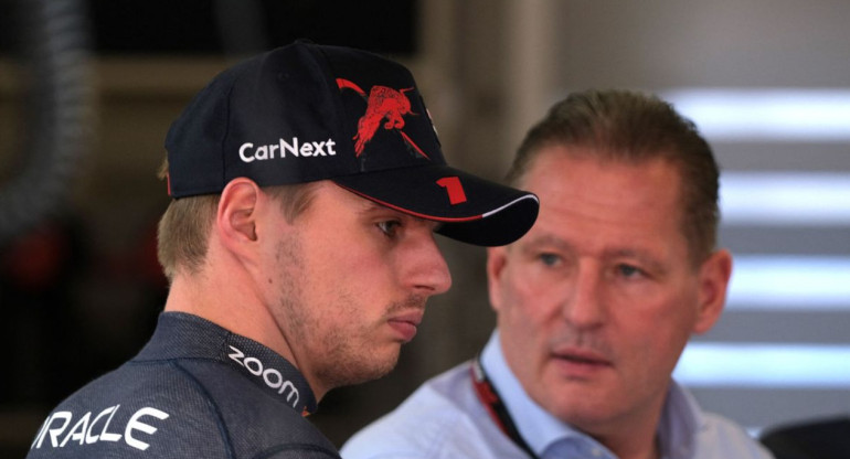 Max Verstappen junto a su padre Jos. Foto: Reuters.