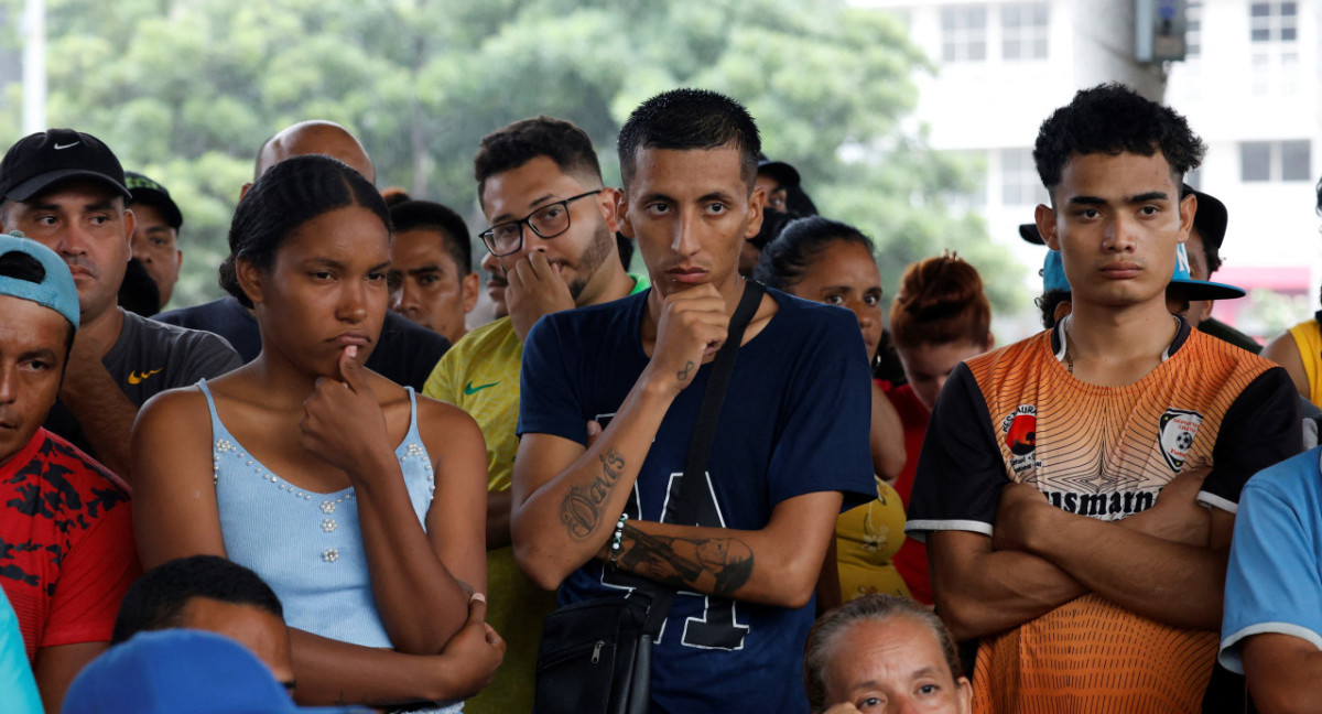 Migrantes esperan los resultados en las elecciones de Estados Unidos. Foto: Reuters