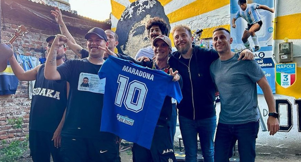 Visita de Manu Chao a la casa de Diego Maradona en Villa Fiorito. Foto: Instagram.