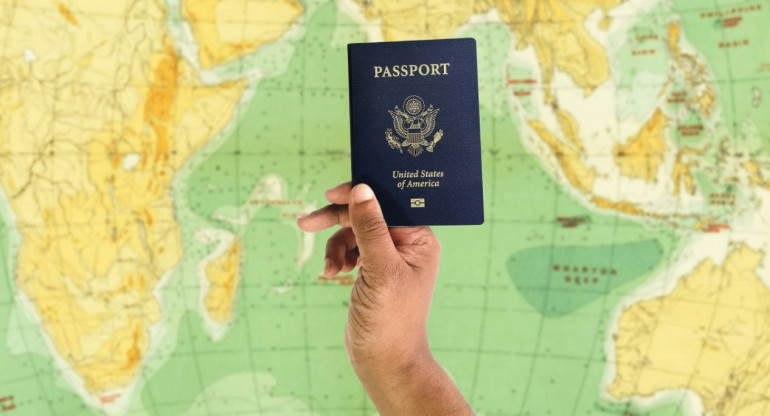 Pasaporte de Estados Unidos. Foto: Unsplash.