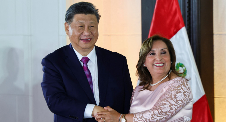 Xi Jinping y Dina Boluarte. Foto: Reuters.