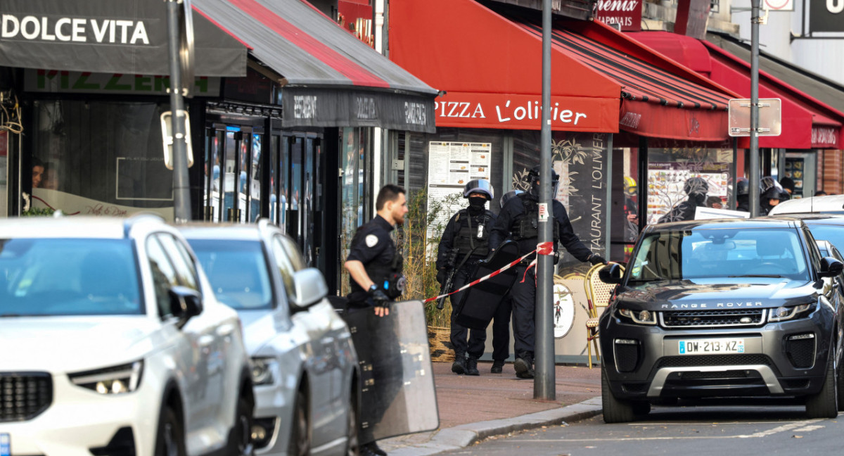 Toma de rehenes en un restaurante de las afueras de París. Foto: REUTERS.