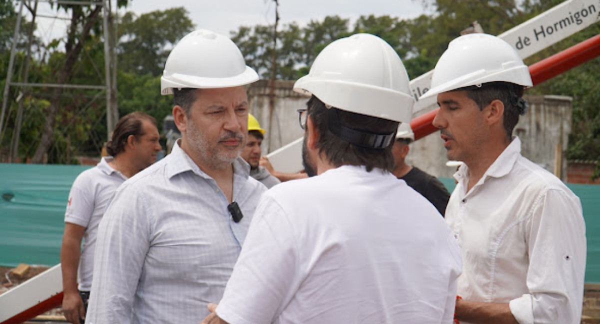 Gustavo Menéndez participó de las obras en el barrio La Teja. Foto: Captura de video.