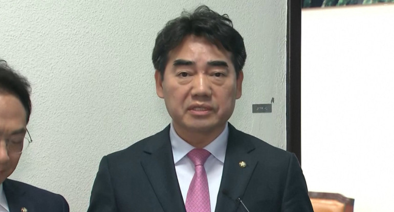 Lee Seong-Kweun, legislador del Partido del Poder Popular. Foto: Captura de video.