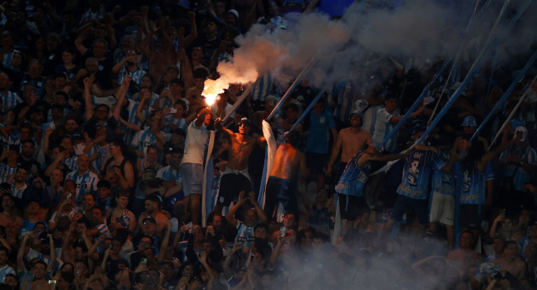 La hinchada de Racing. Foto: Reuters.