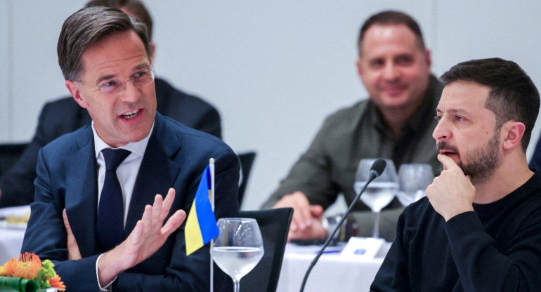 Mark Rutte y Volodimir Zelenski. Foto: Reuters.