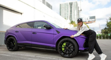 Shakira y su Lamborghini. Foto: Instagram / shakira.