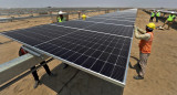 Trabajos en el sector de energías renovables. Foto: Reuters