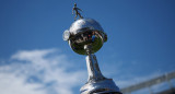 El trofeo de la Copa Libertadores en el Monumental. Foto: Reuters