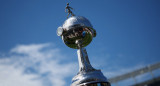 El trofeo de la Copa Libertadores en el Monumental. Foto: Reuters