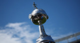 El trofeo de la Copa Libertadores en el Monumental. Foto: Reuters