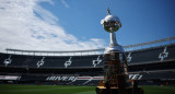 El trofeo de la Copa Libertadores en el Monumental. Foto: Reuters