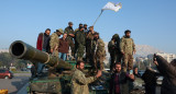 Luchadores rebeldes sobre un tanque, en Damasco. Foto: Reuters.