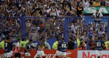 La locura de la gente de Vélez luego de uno de los goles en el Amalfitani. Foto: Reuters.