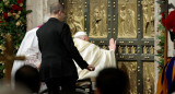 El papa Francisco abrió la Puerta Santa en el Vaticano. Foto: Reuters.