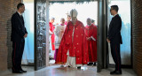 El papa Francisco abrió la Puerta Santa en una cárcel de Roma. Foto: Reuters