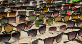 Los anteojos, una moda que renace en el verano. Foto: Unsplash.