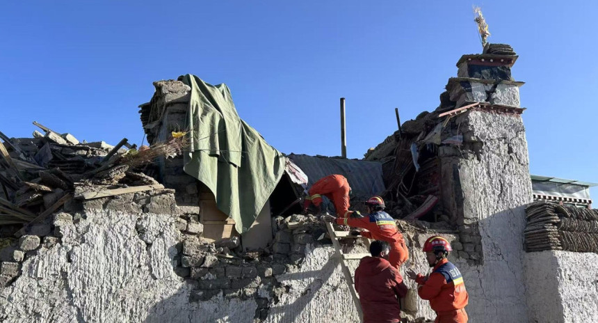 Un terremoto de magnitud 6,8 sacudió China al menos 95 muertos y más