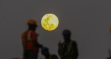 Luna de Nieve en Bombay, India. Foto: EFE.