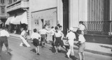 Niños jugando en las primeras décadas del siglo XX. Foto: Archivo General de la Nación