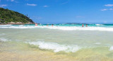 Praia de Quatro Ilhas, Brasil. Foto Instagram @bombinhasoficial