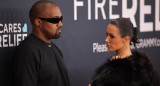 Kanye West y Bianca Censori en los premios Grammy. Foto: Reuters / Daniel Cole.