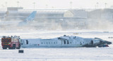 El avión que se estrelló en el aeropuerto de Pearson, en Canadá. Foto: Reuters/Cole Burston.