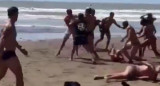 Una competencia de salvamento en la playa terminó en una pelea. Foto: captura video X/PolicialesON