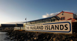 Archivo del cartel de bienvenida a las Islas Malvinas. Foto: EFE/ Felipe Trueba