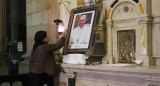 Fieles piden por la salud del papa Francisco. Foto: EFE/Luis Gandarillas