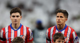 Julián Álvarez y Giuliano Simeone. Foto: Reuters/Violeta Santos Moura