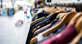 Feria de ropa. Foto: Unsplash.