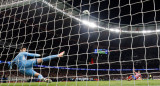 El polémico penal de Julián Álvarez. Foto: Reuters/Susana Vera