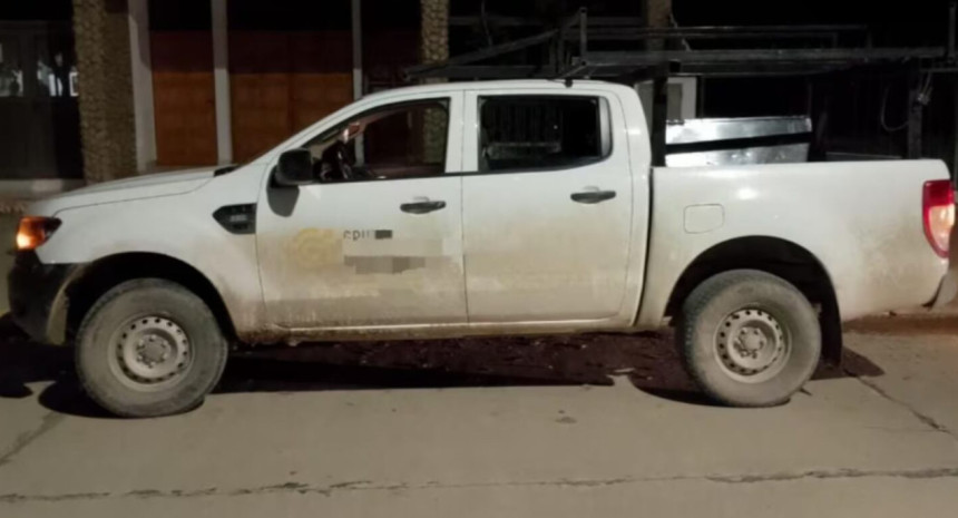 La camioneta de la que cayó la chica. Foto: Policía de Córdoba