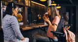 Bar con amigos. Foto Unsplash
