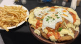 La "super milanesa" que ofrece "La Normita Bodegón". Foto: Instagram @lanormitavl