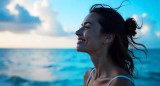 mujer, feliz, paisaje, pensamientos, pensar. Foto: Pexels.