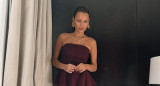 Pampita luciendo un top con volados bordo y botas de caña alta del mismo color. Foto Instagram @pampitaoficial