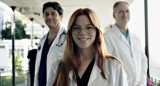 Virginia Huhn y el equipo médico del Hospital Centenario.  Foto: Sebastián Suárez Meccia / La Capital